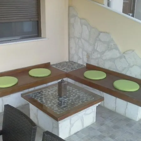 Niovi μaisonette Vakantiehuis *